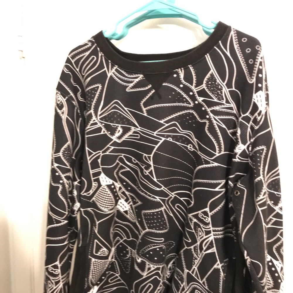 Black design sweatshirt